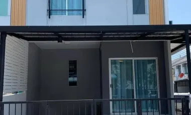 Casa adosada en alquiler de 2 habitaciones en Bang Phli, Samut Prakan