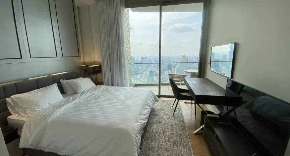 For rent 3 bedrooms condo in Khlong San, Bangkok