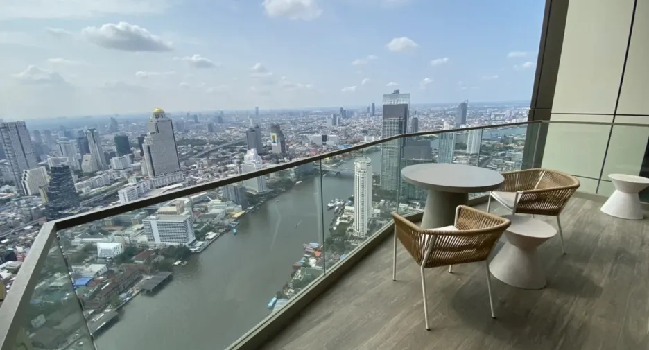 For rent 3 bedrooms condo in Khlong San, Bangkok
