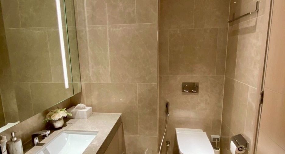 For rent 3 bedrooms condo in Khlong San, Bangkok