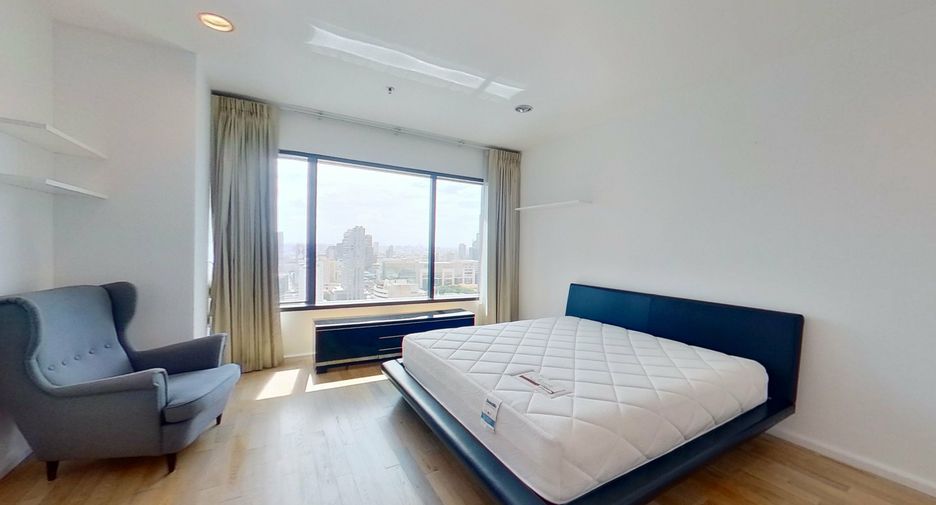 For rent 3 bedrooms condo in Pathum Wan, Bangkok