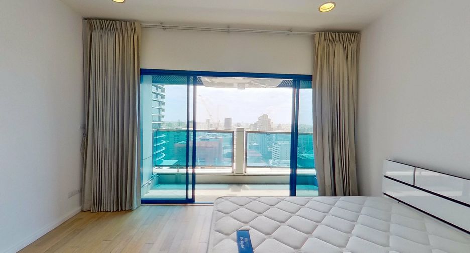For rent 3 bedrooms condo in Pathum Wan, Bangkok