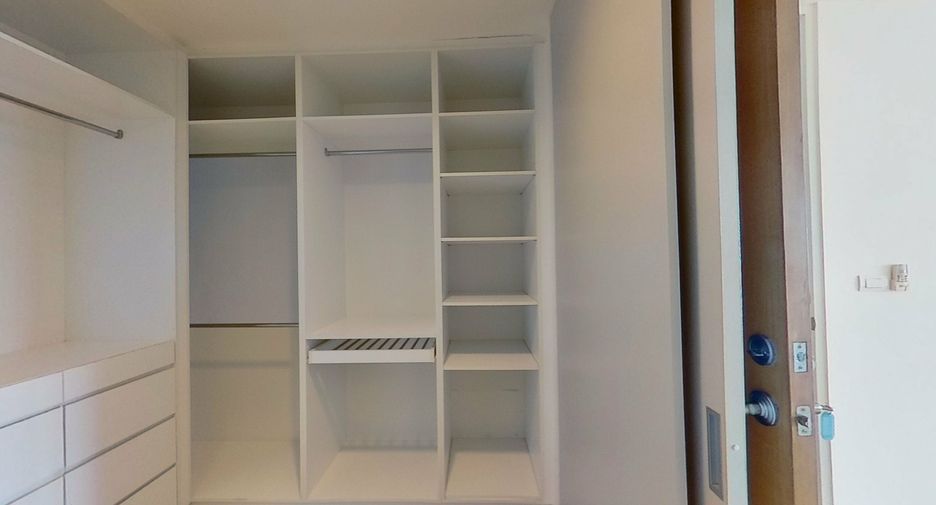 For rent 3 bedrooms condo in Pathum Wan, Bangkok