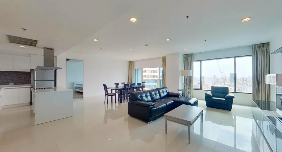 For rent 3 bedrooms condo in Pathum Wan, Bangkok