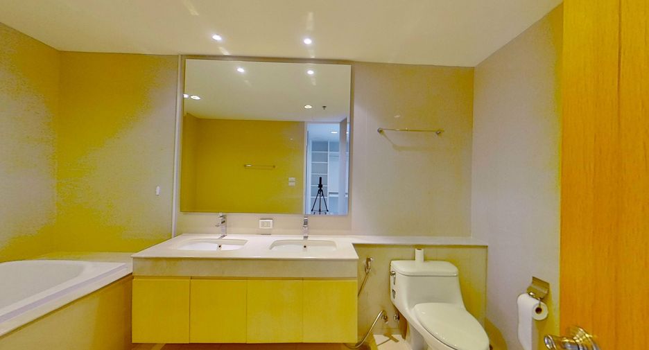 For rent 3 bedrooms condo in Pathum Wan, Bangkok