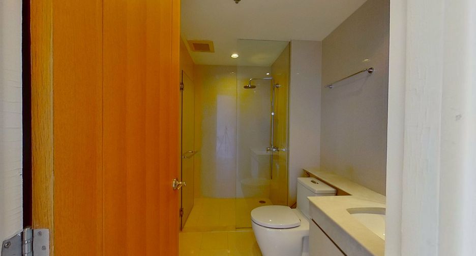 For rent 3 bedrooms condo in Pathum Wan, Bangkok