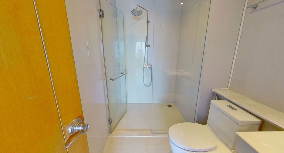 For rent 3 bedrooms condo in Pathum Wan, Bangkok