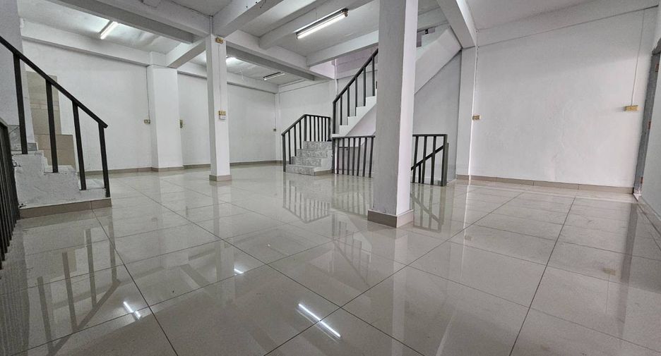 For rent 6 bedrooms retail Space in Bang Kho Laem, Bangkok