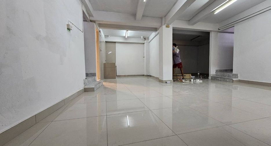For rent 6 ベッドルーム retail Space in Bang Kho Laem, Bangkok