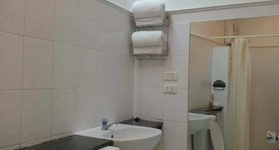For rent 24 ベッドルーム hotel in Huai Khwang, Bangkok