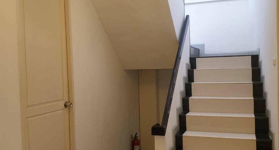 For rent 24 ベッドルーム hotel in Huai Khwang, Bangkok