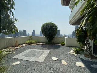 Condo en alquiler de 4 habitaciones en Watthana, Bangkok