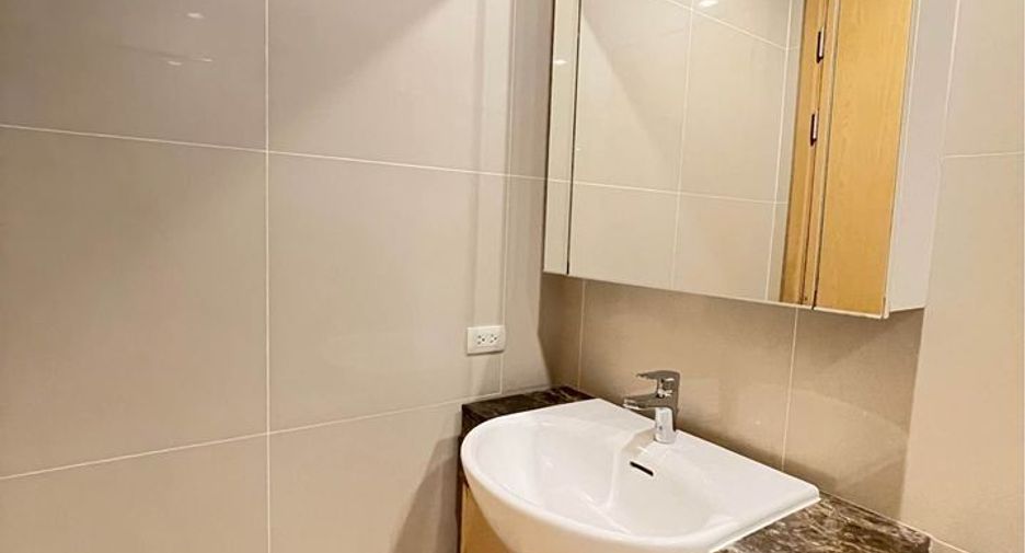 Condo en alquiler de 3 habitaciones en Khlong Toei, Bangkok