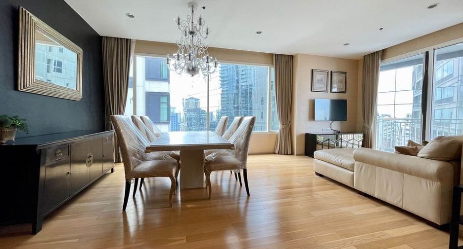Condo en alquiler de 3 habitaciones en Khlong Toei, Bangkok
