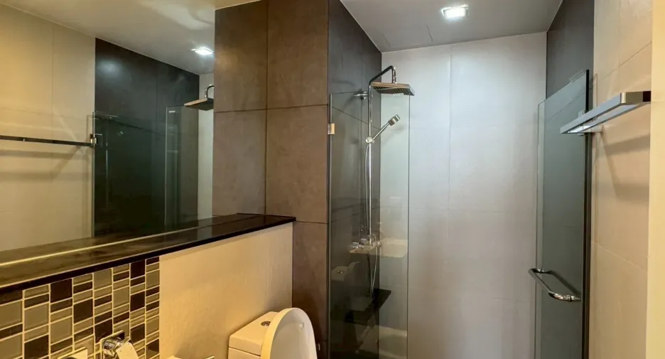 Condo en alquiler de 2 habitaciones en Khlong San, Bangkok