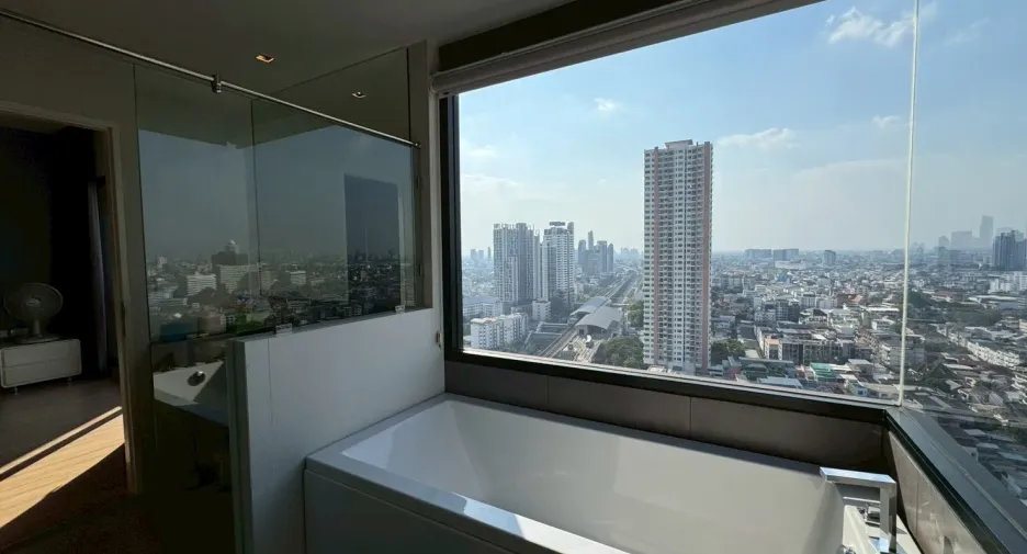 Condo en alquiler de 2 habitaciones en Khlong San, Bangkok