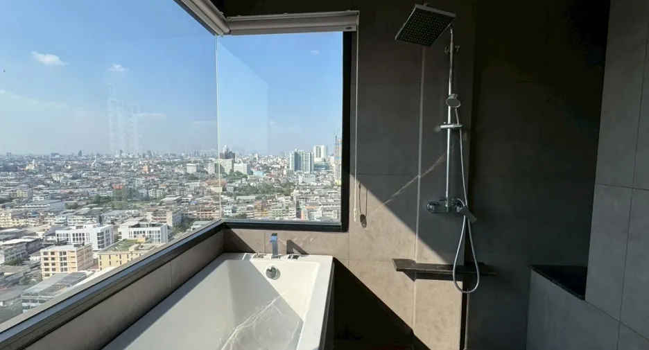 Condo en alquiler de 2 habitaciones en Khlong San, Bangkok