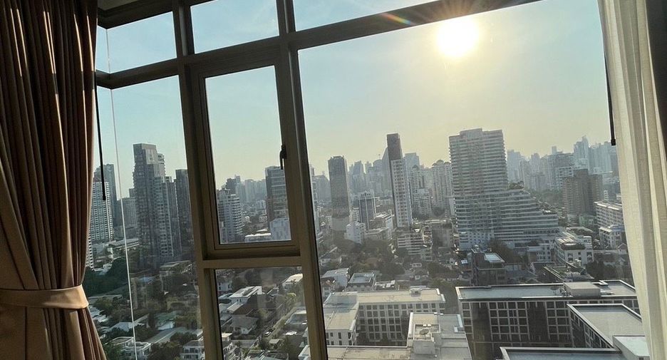 For rent 2 bedrooms condo in Watthana, Bangkok