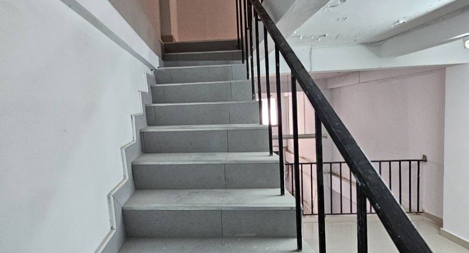For rent 4 bedrooms retail Space in Bang Kho Laem, Bangkok
