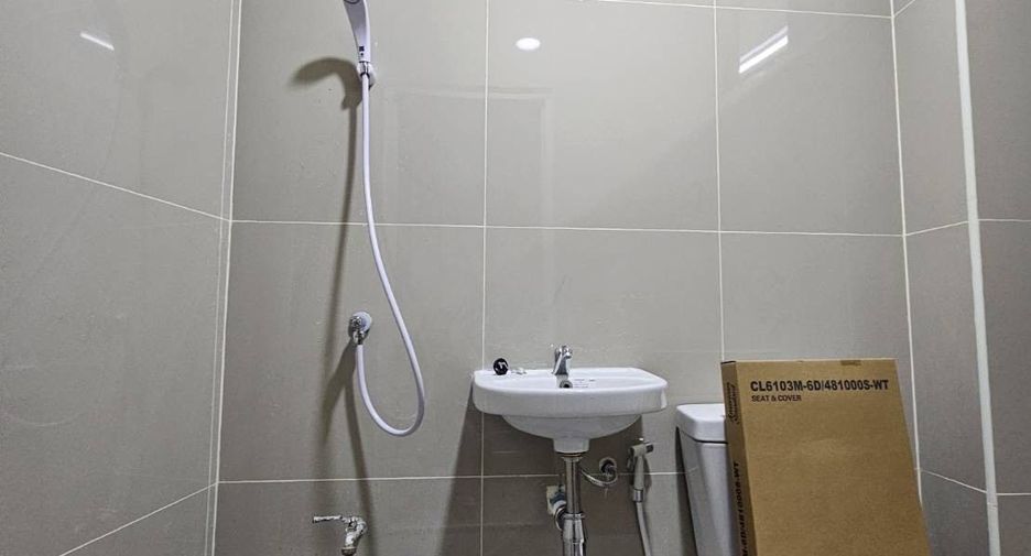 For rent 4 bedrooms retail Space in Bang Kho Laem, Bangkok