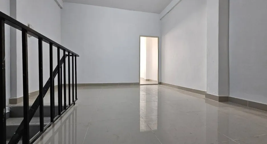 For rent 4 bedrooms retail Space in Bang Kho Laem, Bangkok