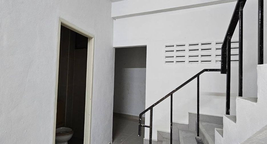 For rent 4 bedrooms retail Space in Bang Kho Laem, Bangkok