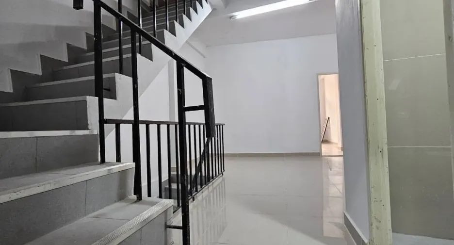 For rent 4 bedrooms retail Space in Bang Kho Laem, Bangkok