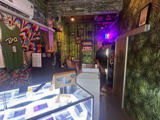 For rent 3 bedrooms retail Space in Watthana, Bangkok