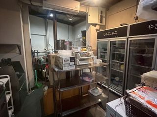 For rent 3 bedrooms retail Space in Watthana, Bangkok