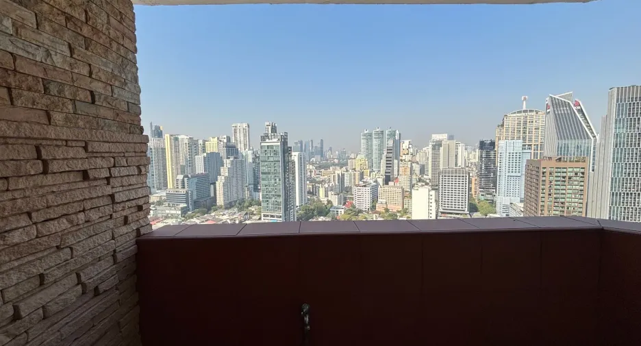 For rent 3 bedrooms condo in Khlong Toei, Bangkok
