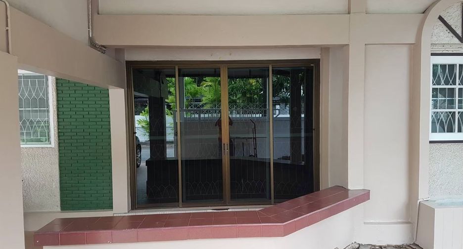 For rent 3 bedrooms house in Bang Na, Bangkok