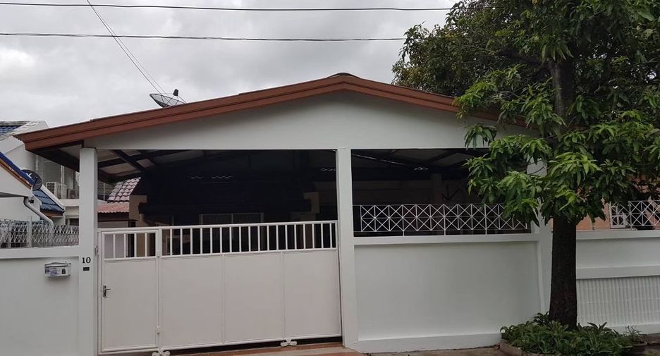 For rent 3 bedrooms house in Bang Na, Bangkok
