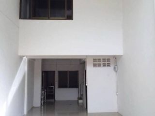 For rent 3 bedrooms townhouse in Bang Na, Bangkok