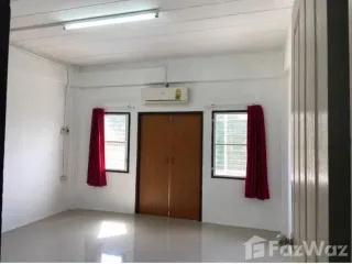 For rent 3 bedrooms townhouse in Bang Na, Bangkok