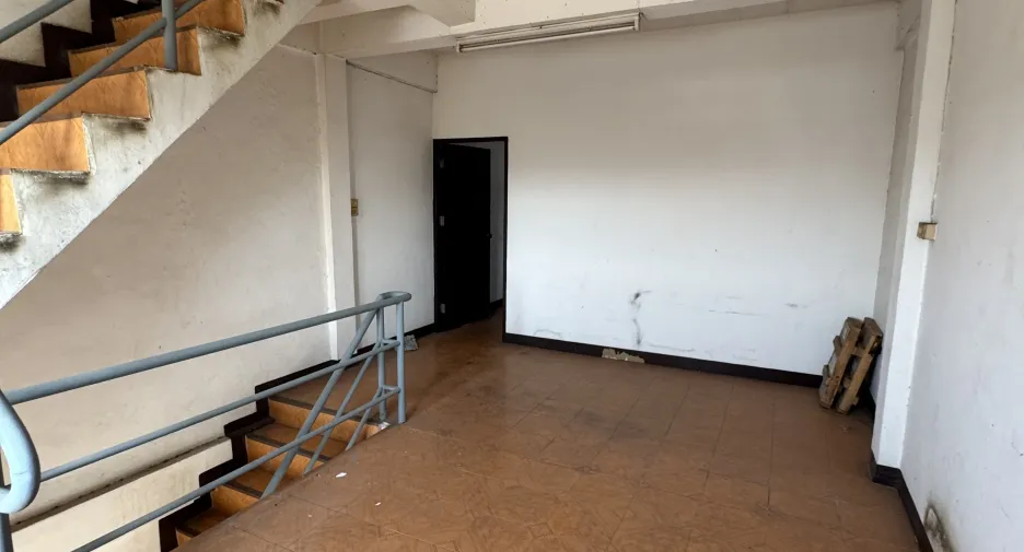 Аренда 3 спальни таунхаус в Лат Крабанг, Бангкок