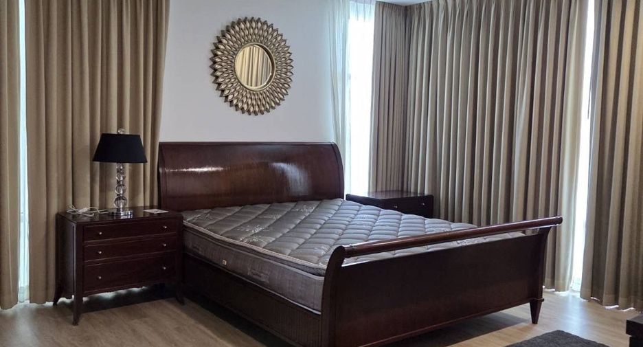 For rent 3 bedrooms condo in Khlong Toei, Bangkok