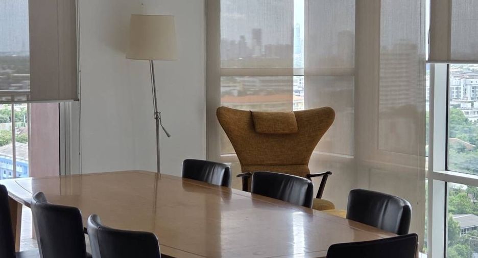 For rent 3 bedrooms condo in Khlong Toei, Bangkok
