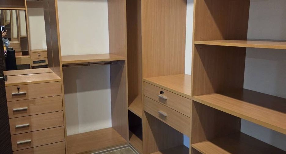 For rent 3 bedrooms condo in Khlong Toei, Bangkok