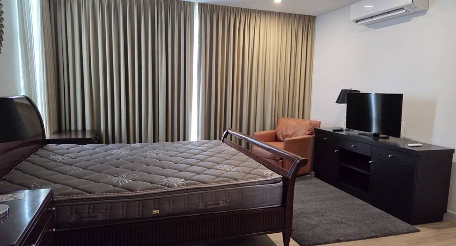 For rent 3 bedrooms condo in Khlong Toei, Bangkok