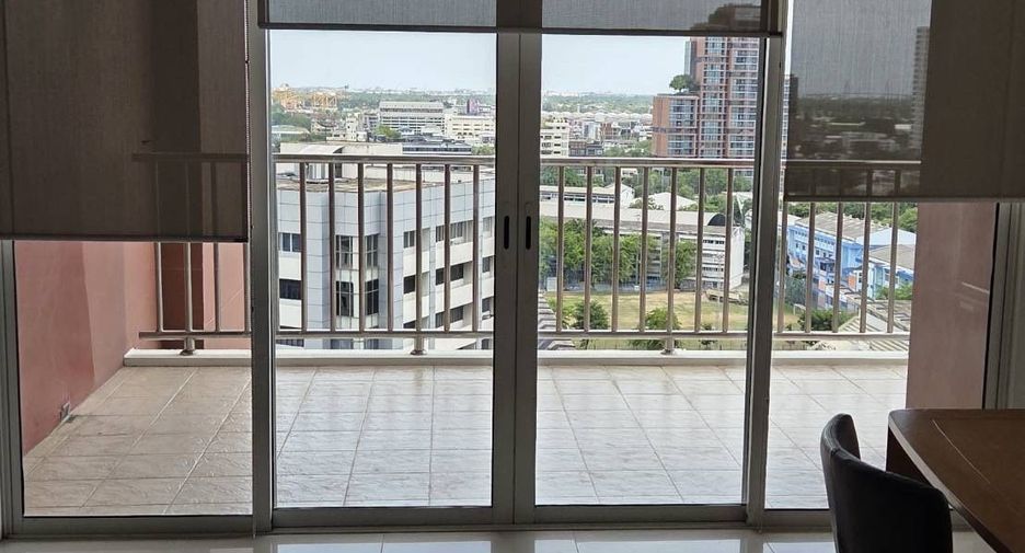 For rent 3 bedrooms condo in Khlong Toei, Bangkok