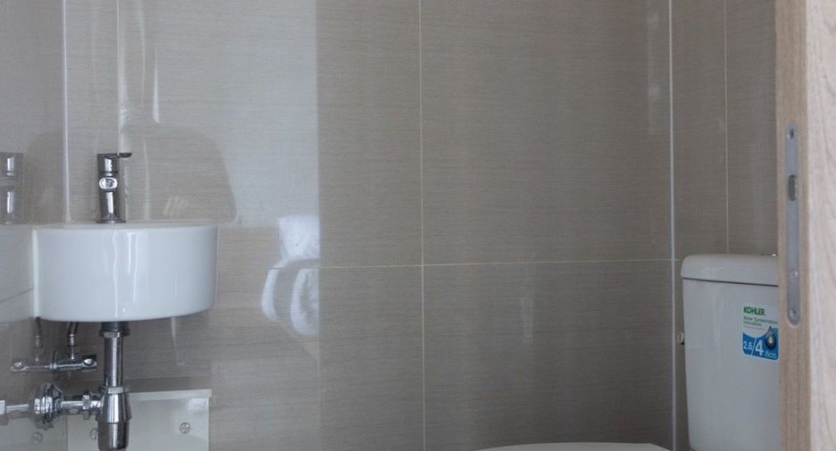 For rent studio condo in Khlong Toei, Bangkok