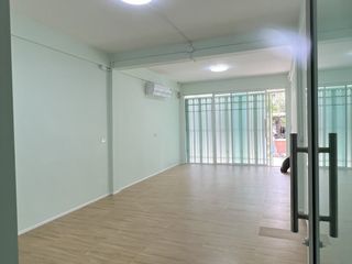 Аренда 1 кровать офис в Пхра Кханонг, Бангкок