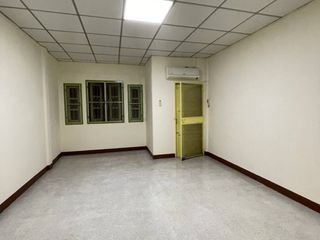 Casa adosada en alquiler de 2 habitaciones en Bang Kapi, Bangkok