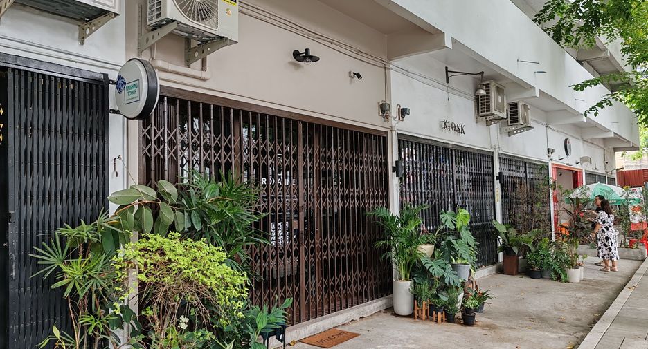For rent retail Space in Bang Kho Laem, Bangkok