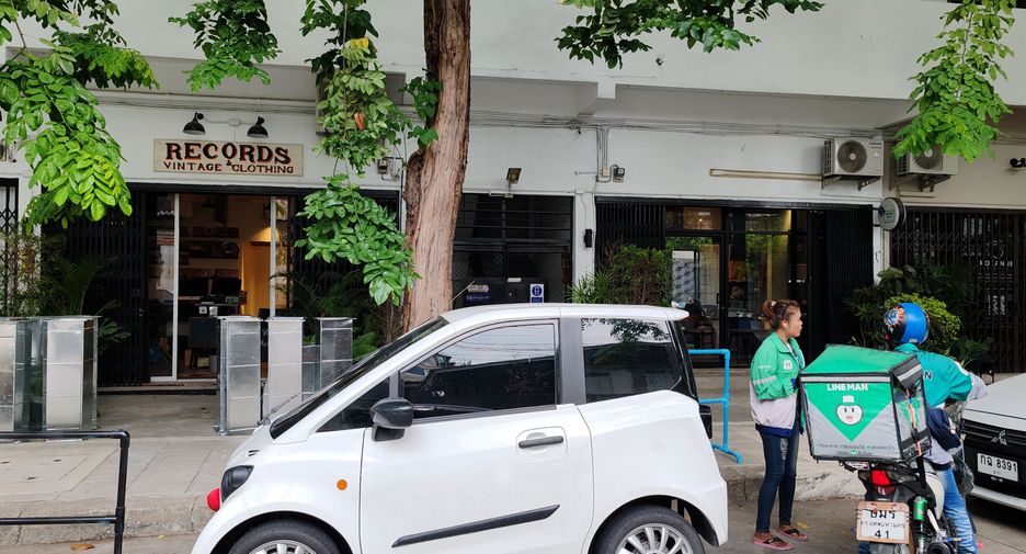 For rent retail Space in Bang Kho Laem, Bangkok