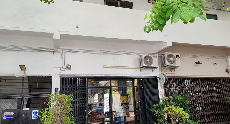 For rent retail Space in Bang Kho Laem, Bangkok