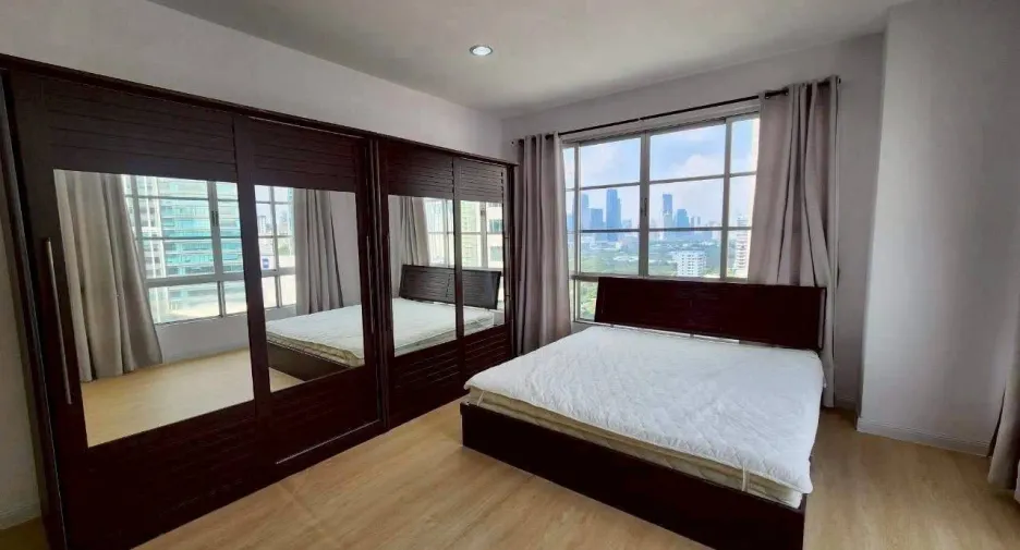 À louer 3 chambres condo à Khlong Toei, Bangkok