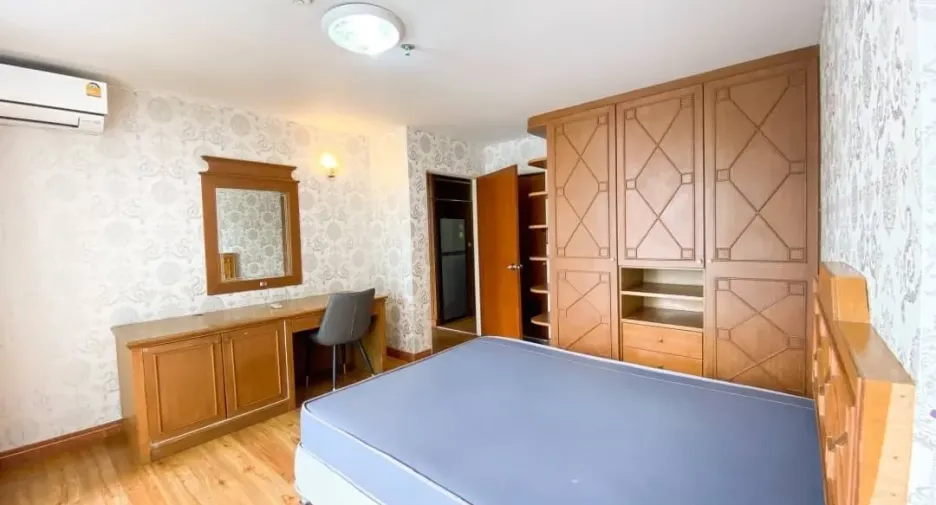 For rent 2 bedrooms condo in Watthana, Bangkok