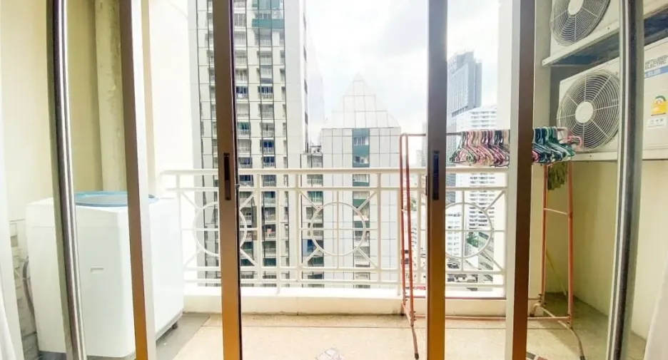 For rent 2 bedrooms condo in Watthana, Bangkok
