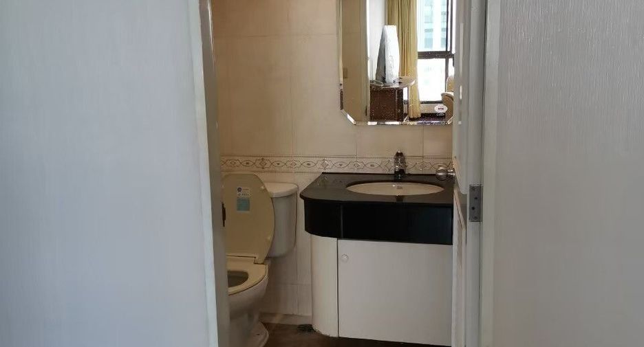 For rent 3 bedrooms condo in Phaya Thai, Bangkok